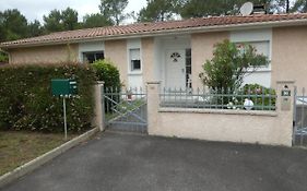 Villa De Guénifey